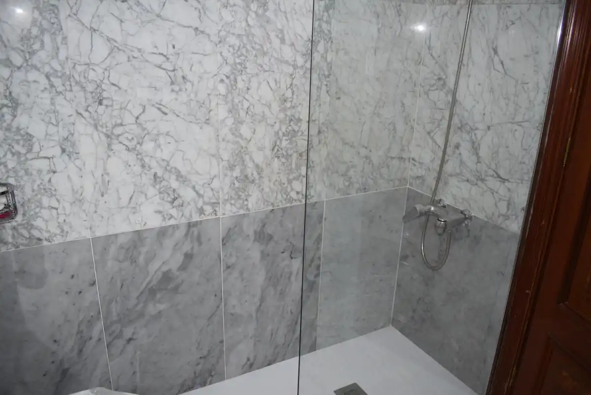 Bany de Apartament de lloguer en Almuñécar amb Aire condicionat, Terrassa i Moblat
