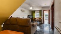 Sala d'estar de Casa o xalet en venda en Santa Perpètua de Mogoda amb Aire condicionat, Calefacció i Jardí privat
