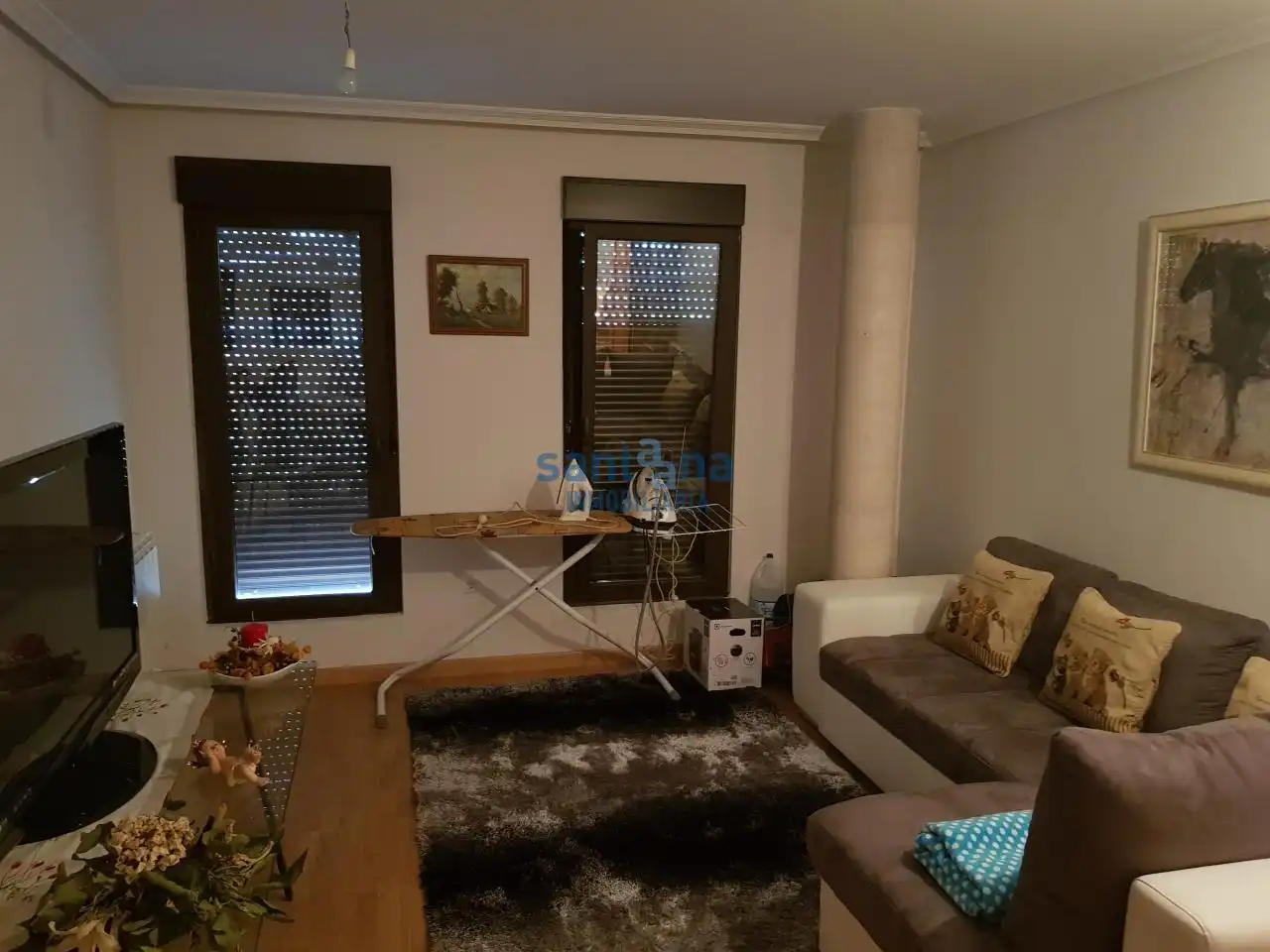 Sala d'estar de Apartament en venda en La Robla  amb Calefacció, Parquet i Terrassa