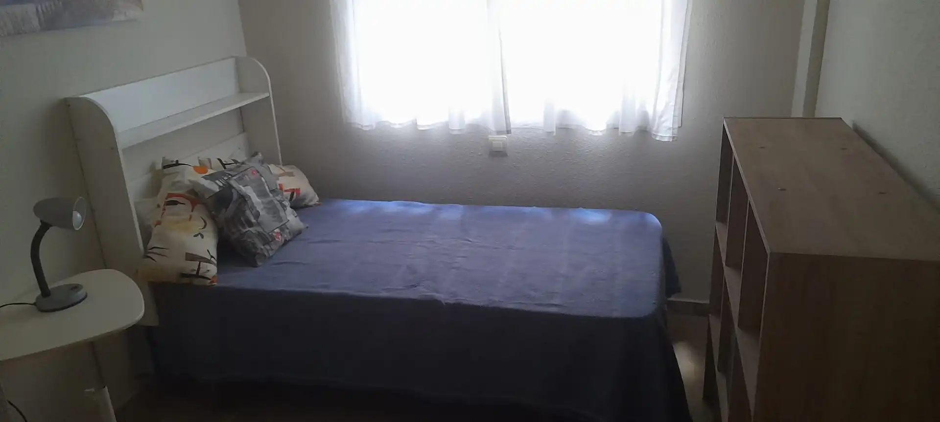 Dormitori de Pis de lloguer en Cuenca amb Calefacció, Terrassa i Moblat