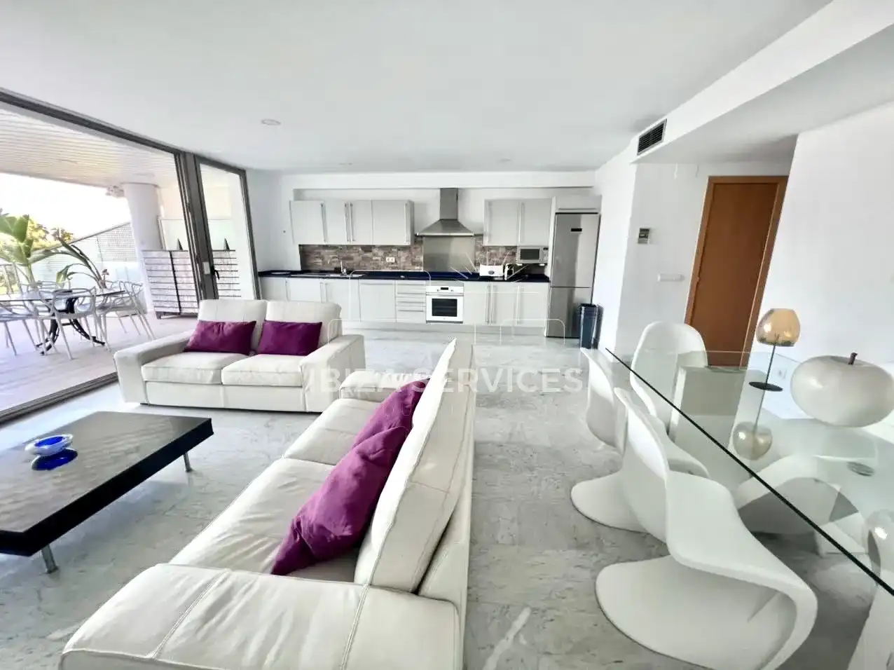 Sala d'estar de Pis en venda en Eivissa amb Aire condicionat, Jardí privat i Piscina