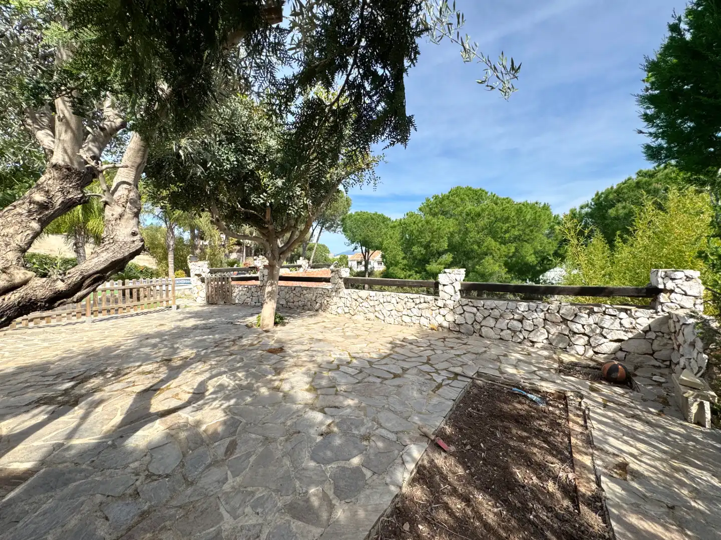 Vista exterior de Casa o xalet en venda en Alhaurín de la Torre amb Aire condicionat, Calefacció i Jardí privat