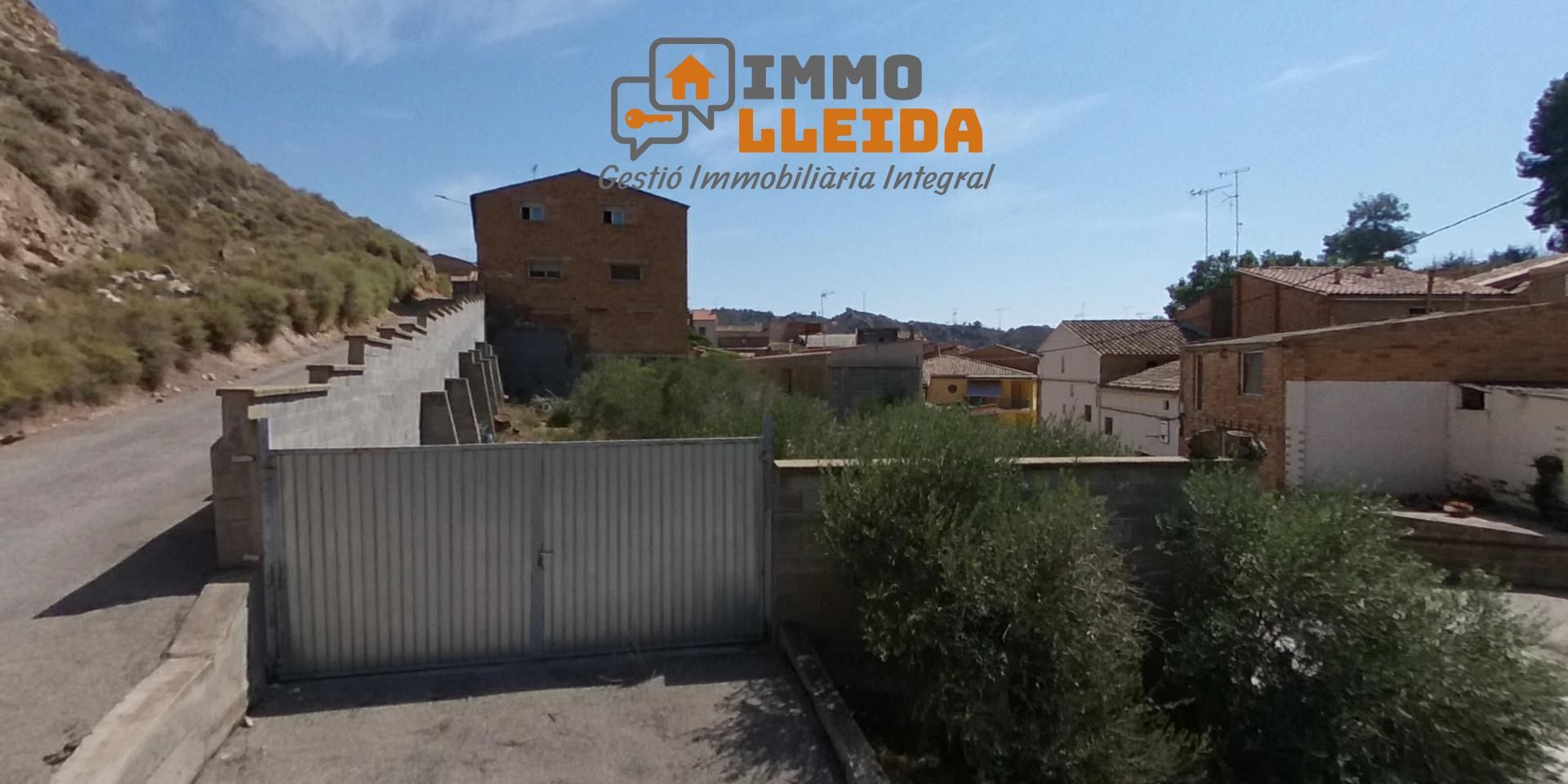 Vista exterior de Casa o xalet en venda en Castelló de Farfanya amb Calefacció, Jardí privat i Terrassa