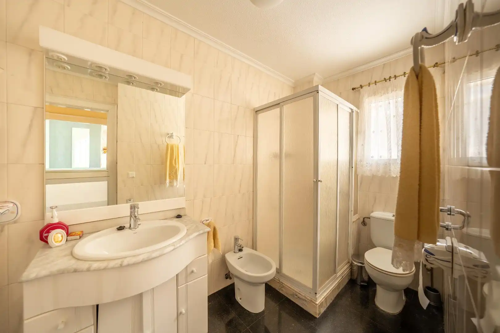 Bany de Casa o xalet en venda en Petrer amb Aire condicionat, Piscina i Alarma
