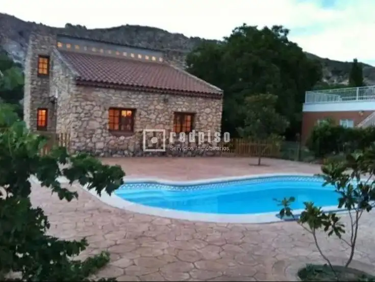 Jardí de Casa o xalet en venda en Hontoba amb Calefacció, Jardí privat i Traster