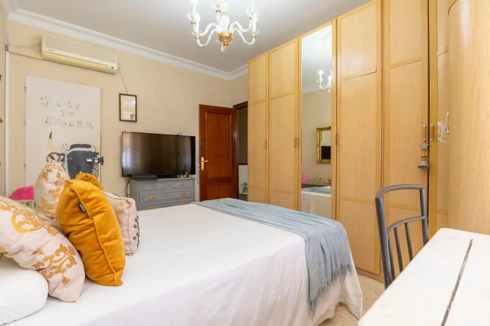 Habitación de Casa adosada en venta en Guillena con Aire acondicionado, Calefacción y Terraza