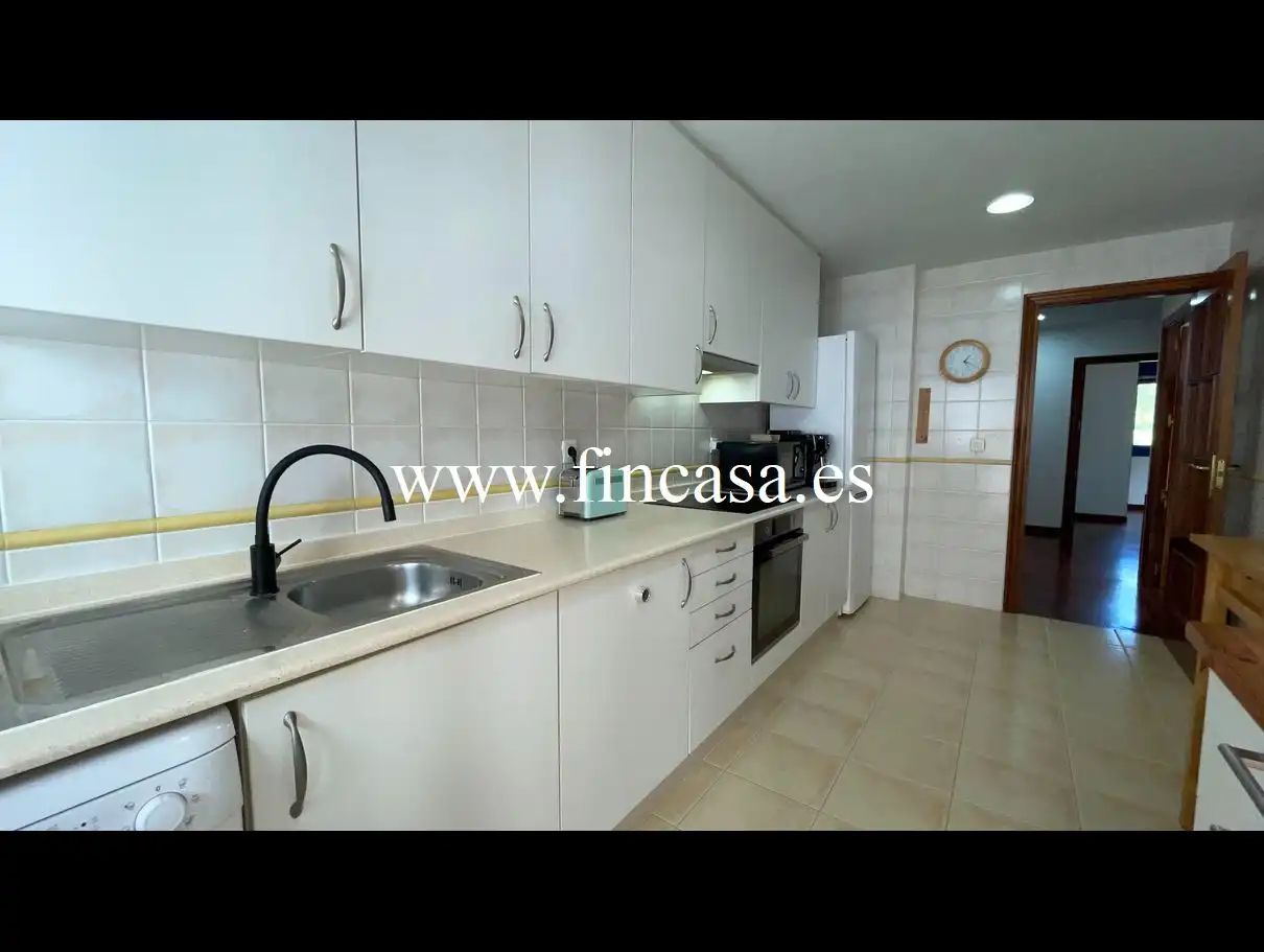 Cocina de Piso en venta en Nigrán con Calefacción, Jardín privado y Parquet