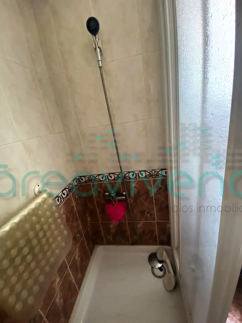 Baño de Piso en venta en Castellón de la Plana / Castelló de la Plana con Aire acondicionado y Amueblado