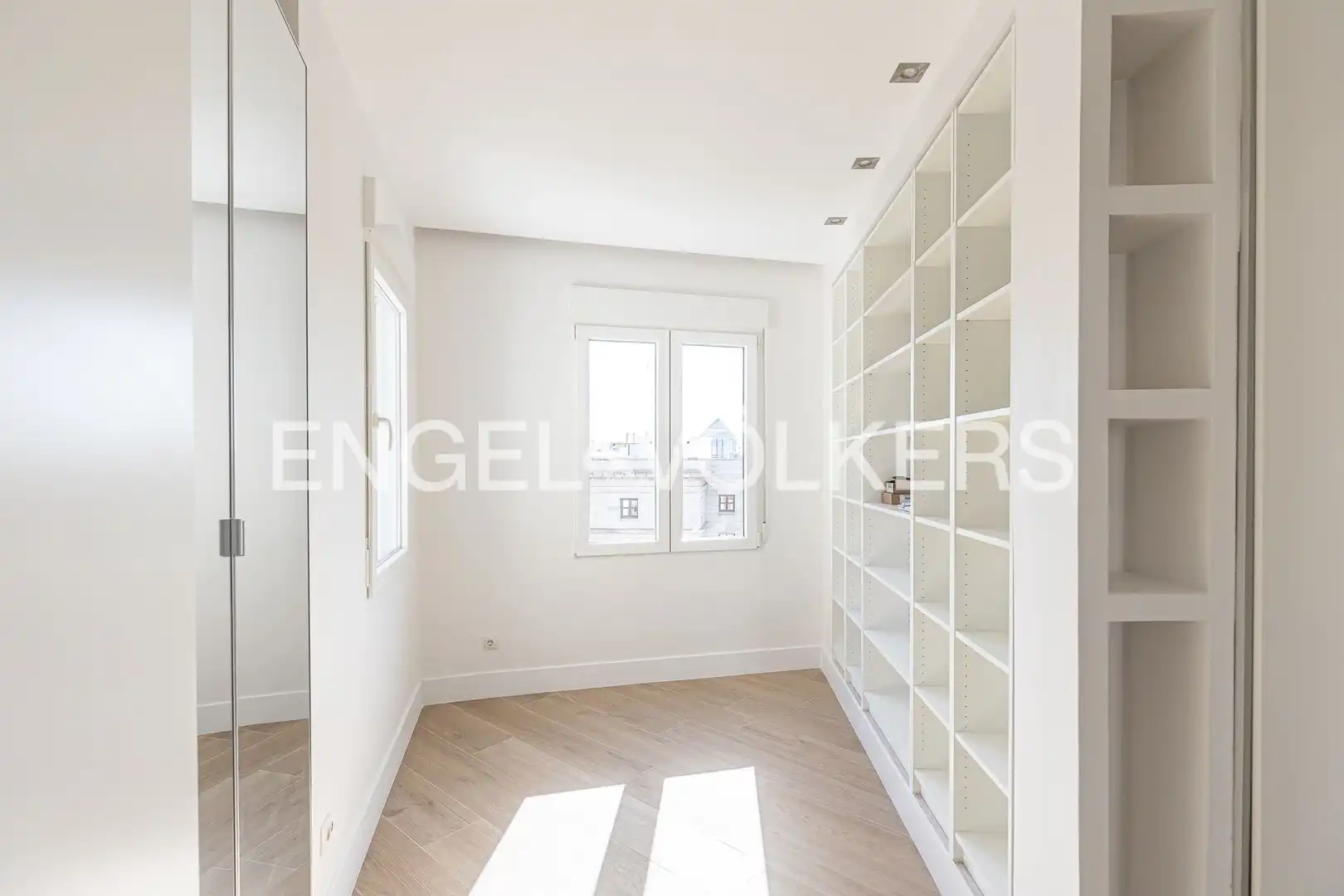Bedroom of Flat for rent in Madrid  with Air Conditioner and Heating