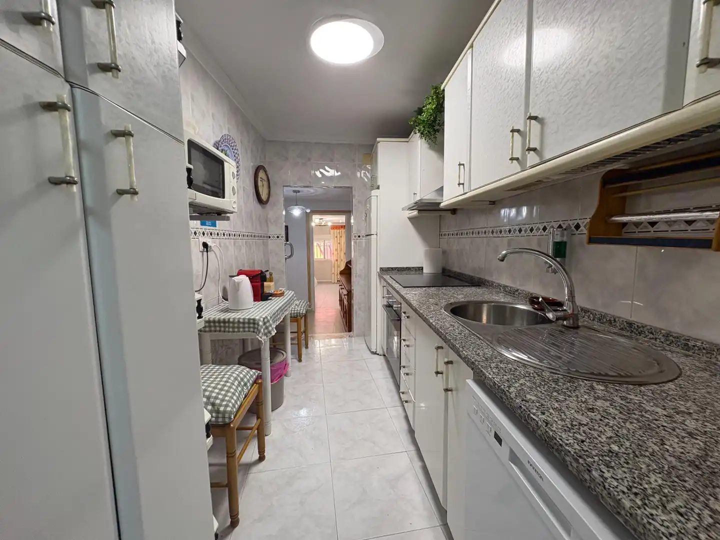 Cuina de Casa adosada en venda en Ardales amb Jardí privat, Terrassa i Moblat