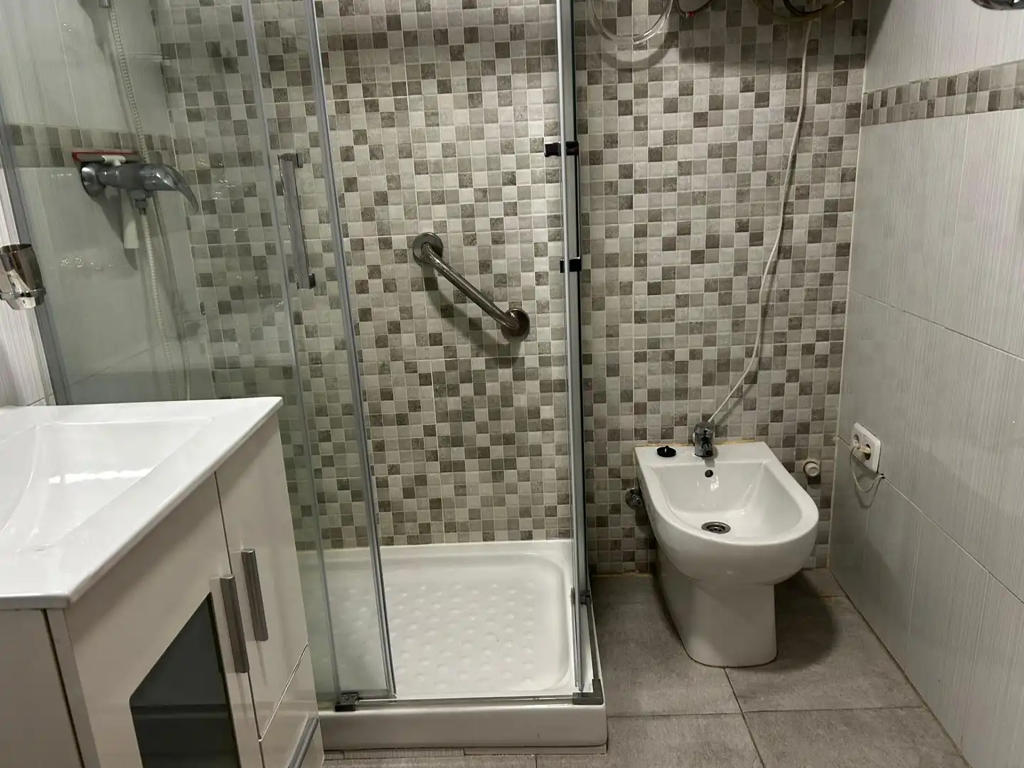 Bany de Apartament de lloguer en Madrid amb Aire condicionat i Calefacció