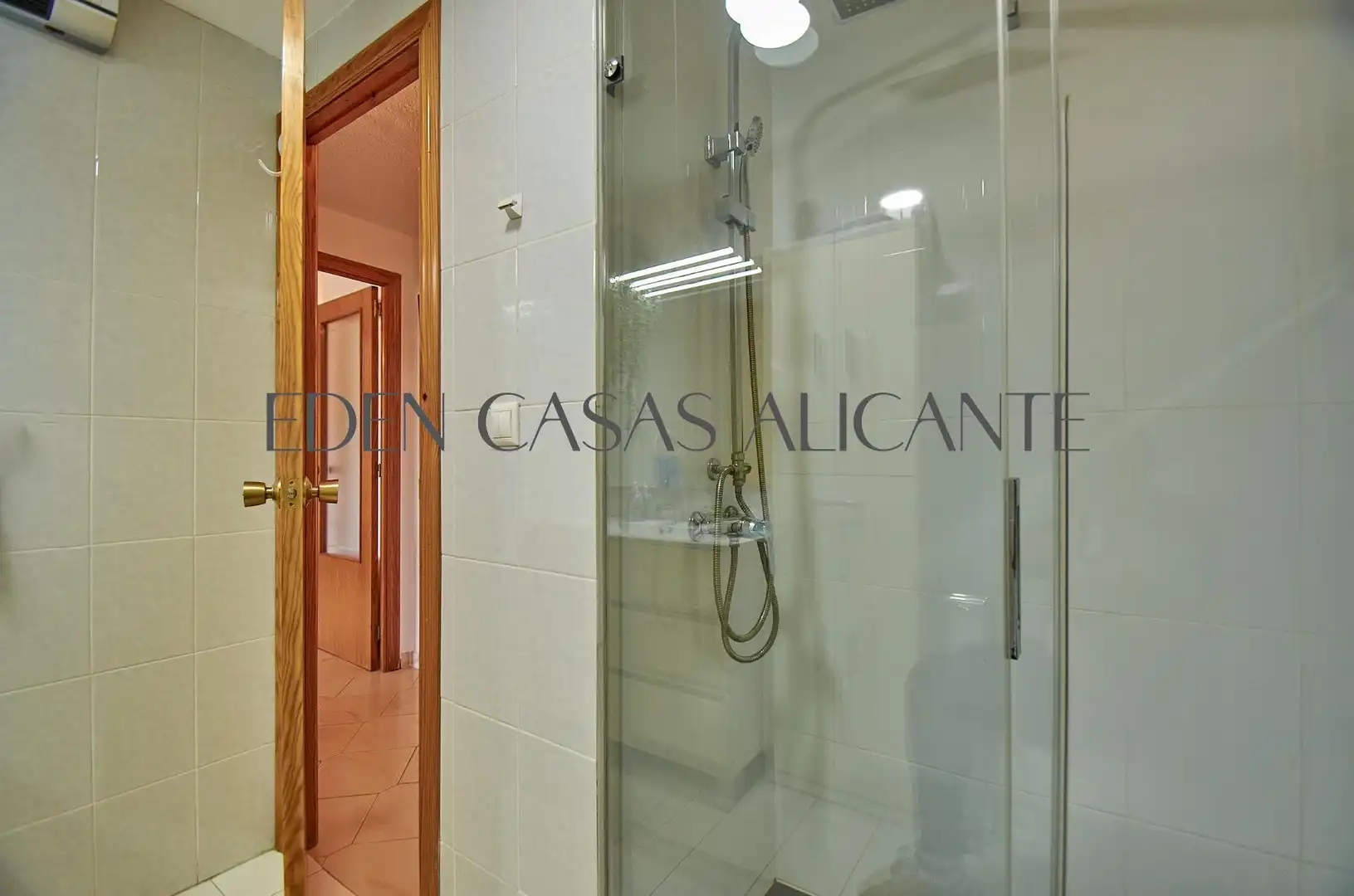 Bathroom of Flat for sale in El Campello  with Air Conditioner, Heating and Private garden