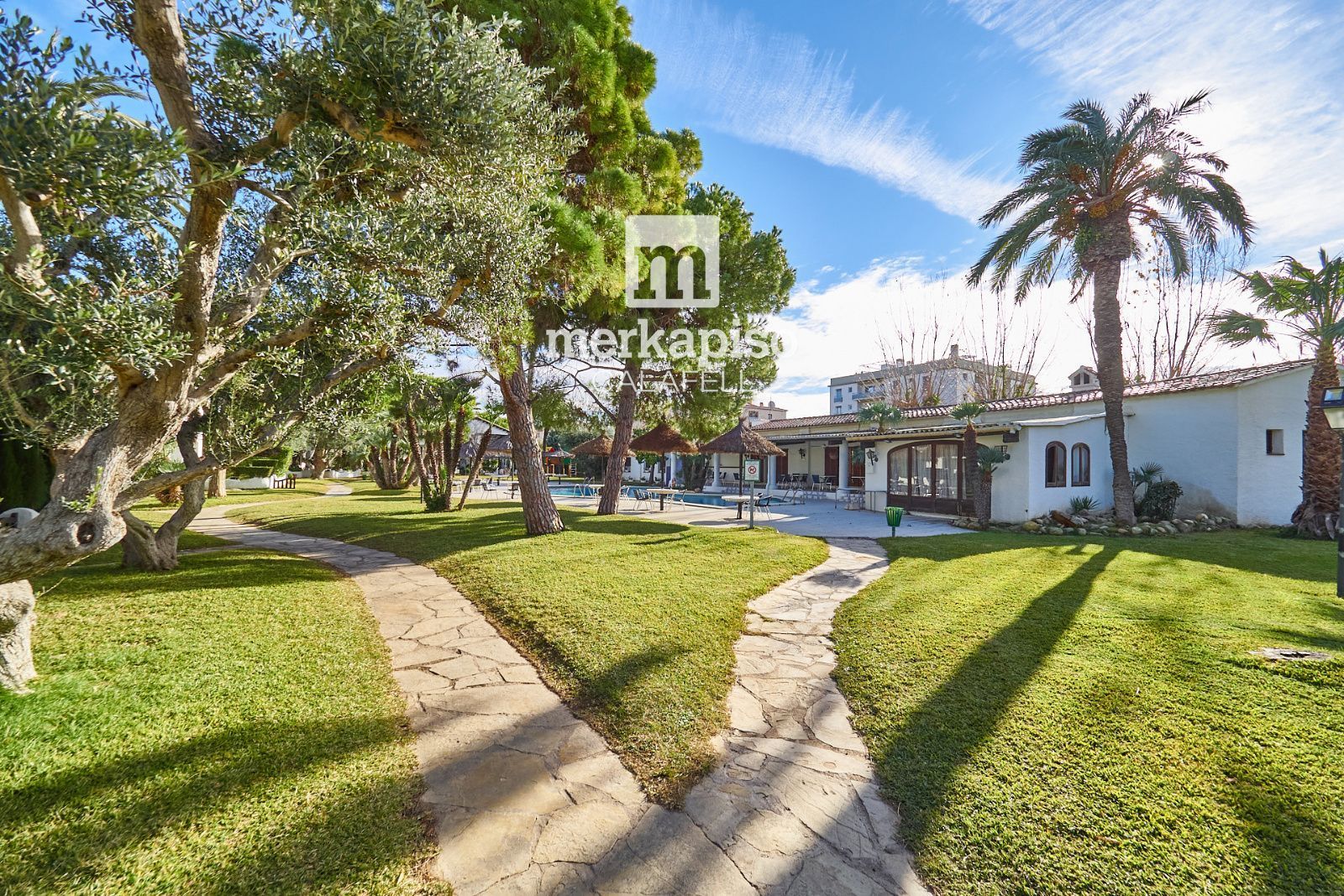 Außenansicht von Einfamilien-Reihenhaus zum Verkauf in Calafell mit Klimaanlage, Heizung und Terrasse