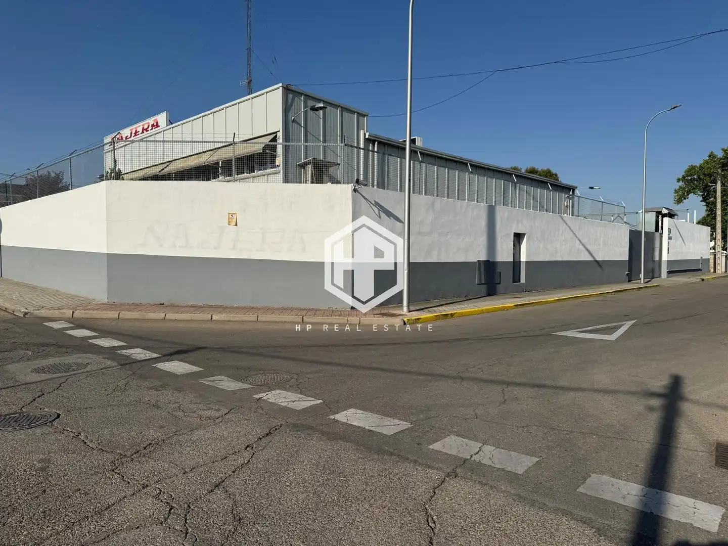 Vista exterior de Nau industrial de lloguer en Madrid amb Calefacció i Alarma