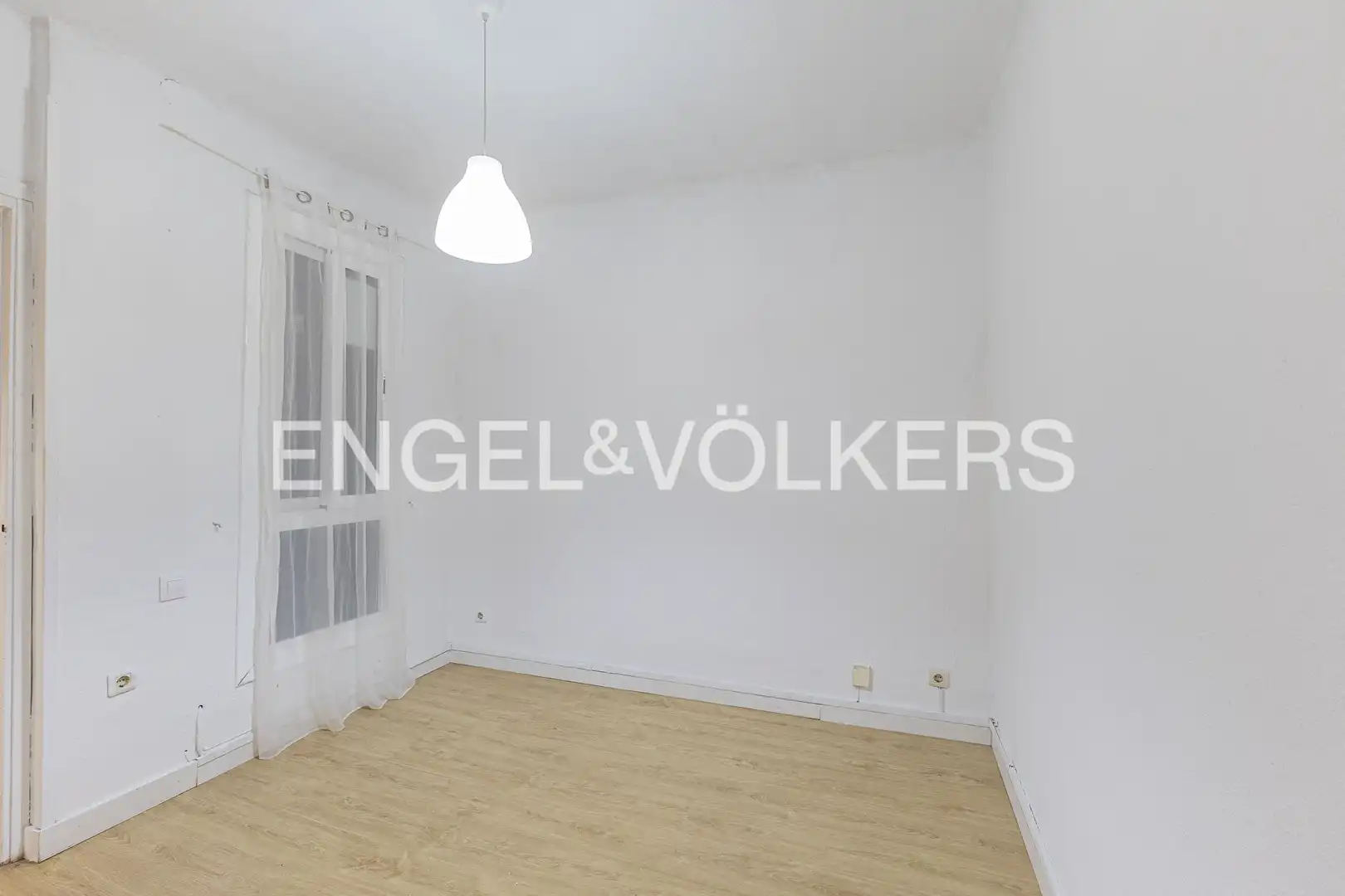 Bedroom of Flat for sale in Barcelona  with Heating, Parquet flooring and Balcony