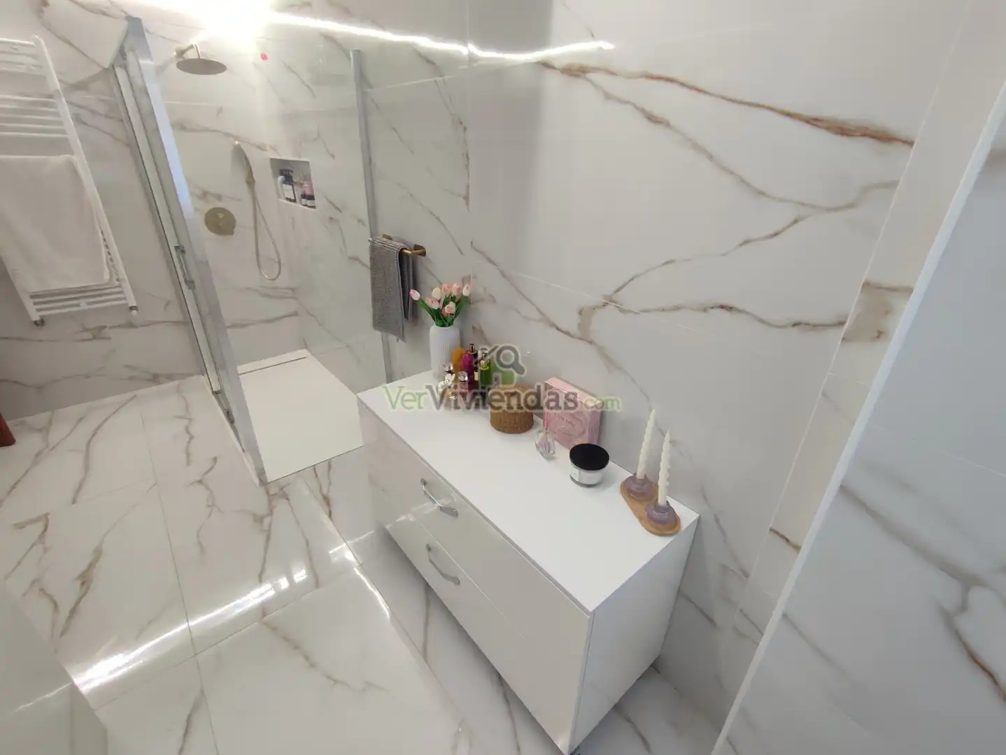Bathroom of Houses for sale in Vallirana, Barcelona