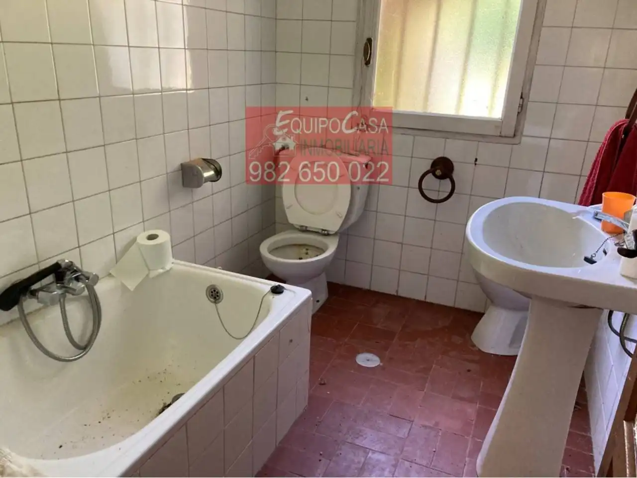 Bany de Casa o xalet en venda en Begonte amb Jardí privat, Terrassa i Alarma