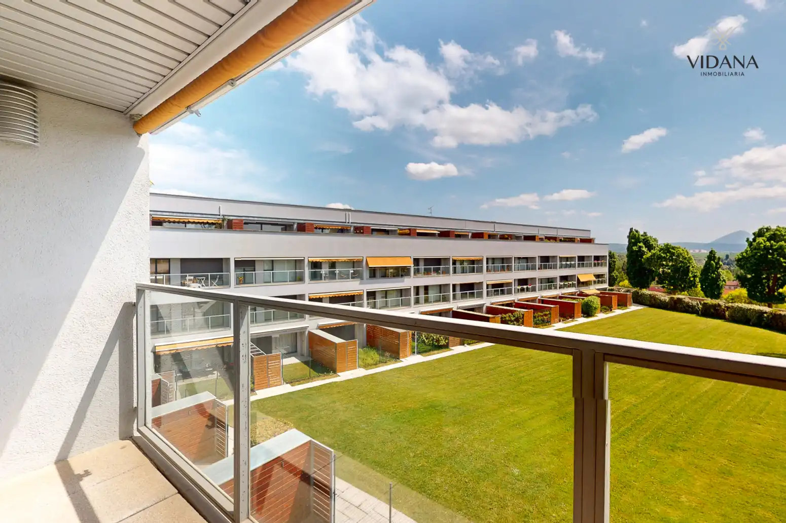 Vista exterior de Ático en venta en  Pamplona / Iruña con Calefacción, Jardín privado y Parquet