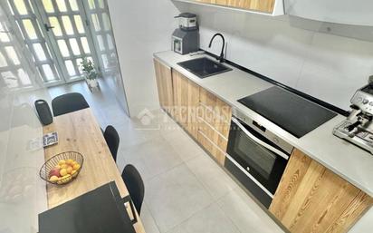 Kitchen of Flat for sale in Fuenlabrada  with Air Conditioner, Heating and Parquet flooring