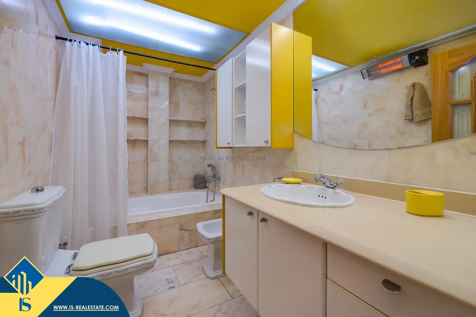 Baño de Ático de alquiler en Torrevieja con Terraza, Trastero y Amueblado