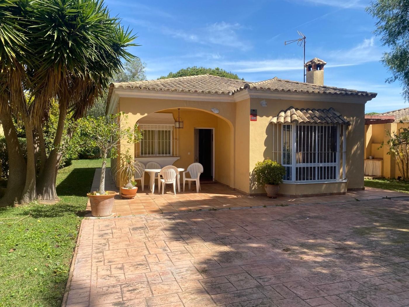 Exterior view of House or chalet for sale in Chiclana de la Frontera  with Private garden and Swimming Pool