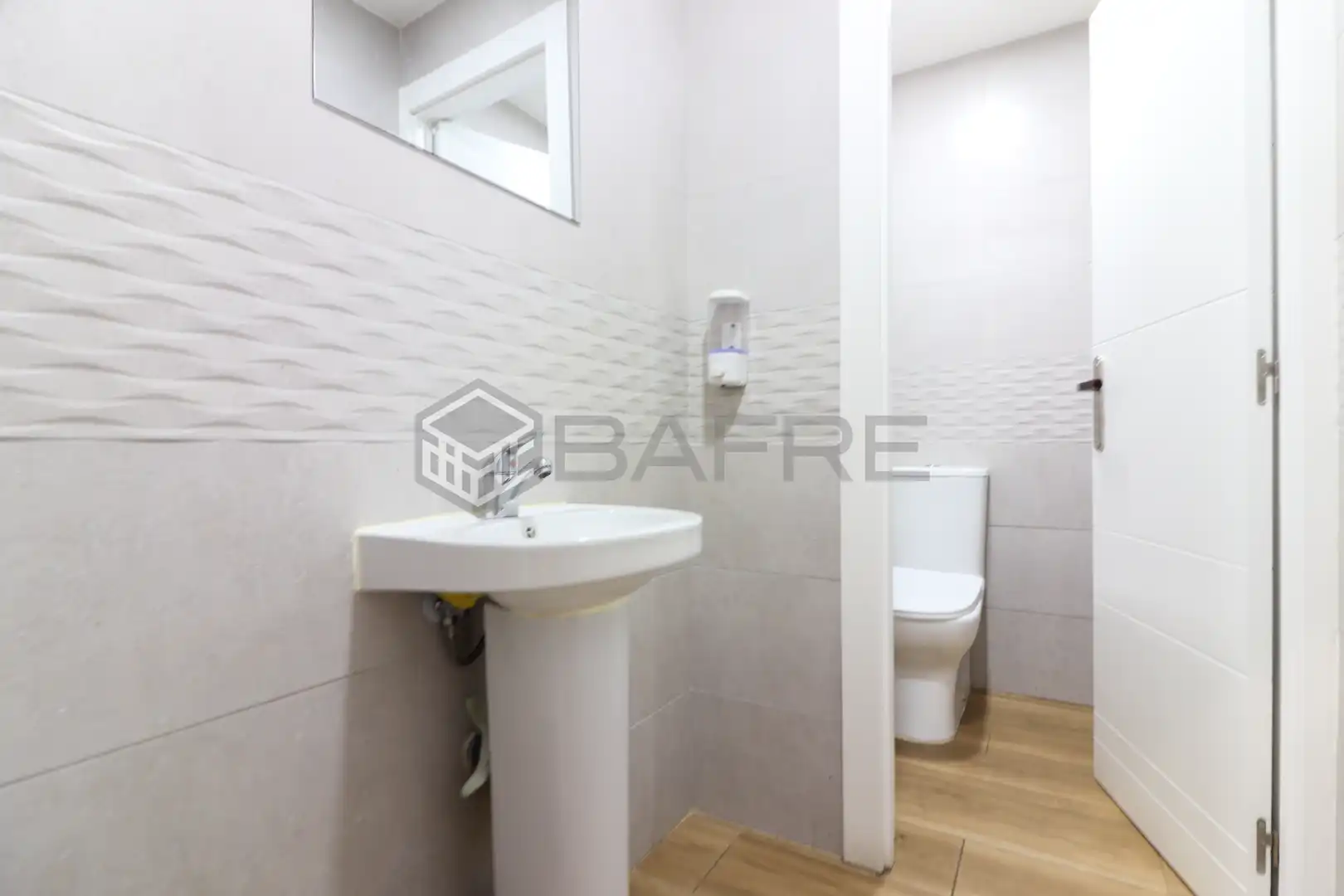 Badezimmer von Geschaftsraum zur Miete in Madrid