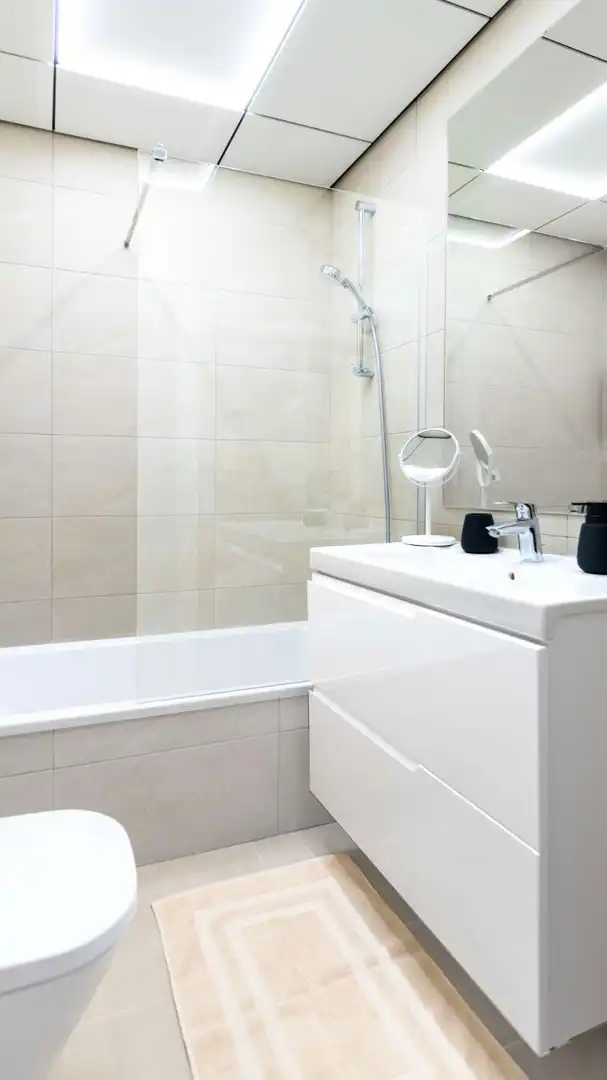 Bany de Pis de lloguer en Málaga amb Aire condicionat, Piscina i Moblat