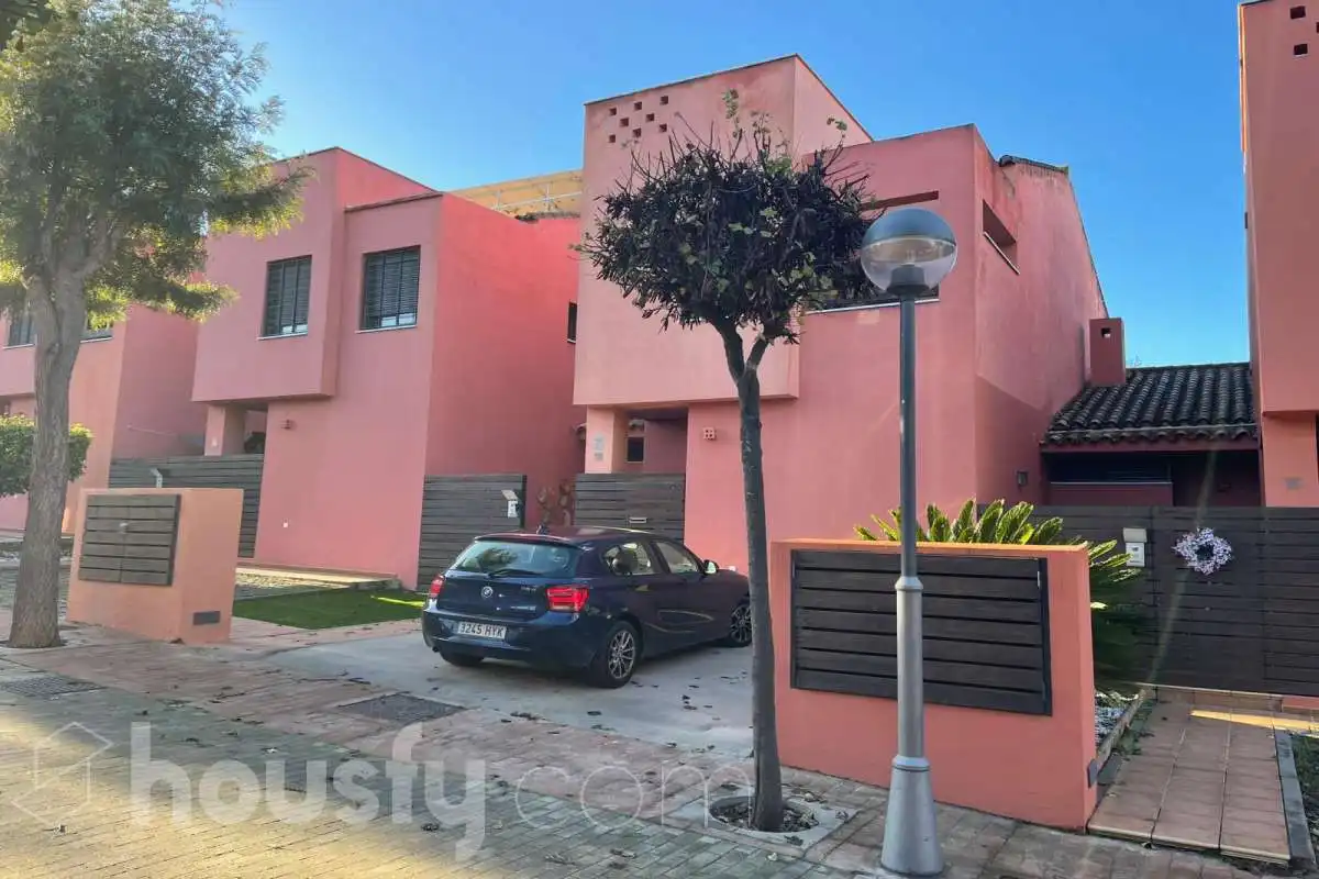 Haus oder Chalet zur Miete in Calle Irlanda, Puntales - Zona Franca