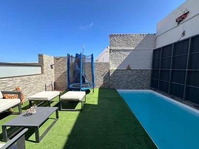 Piscina de Casa o xalet en venda en Telde amb Aire condicionat, Terrassa i Piscina