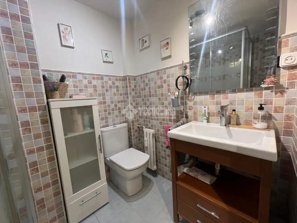 Bathroom of Flat for sale in Zaragoza  with Heating, Terrace and Furnished