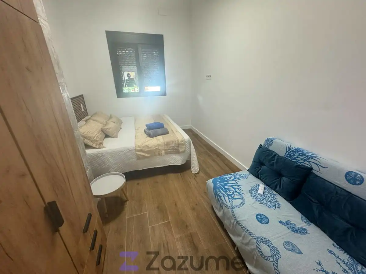 Habitación de Apartamento de alquiler en Fuengirola con Aire acondicionado, Jardín privado y Amueblado