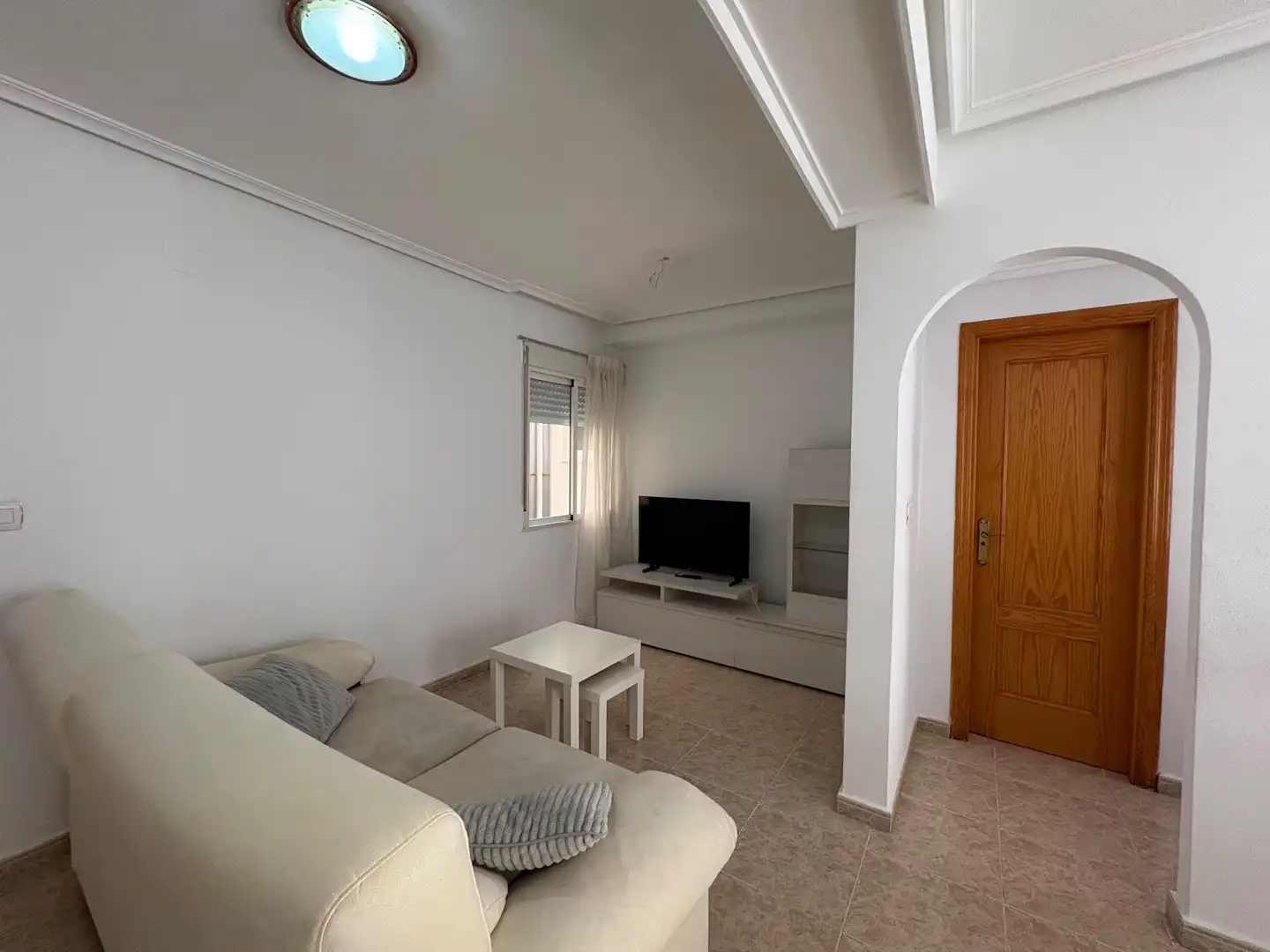 Wohnzimmer von Wohnung zur Miete in Torrevieja mit Klimaanlage, Heizung und Terrasse