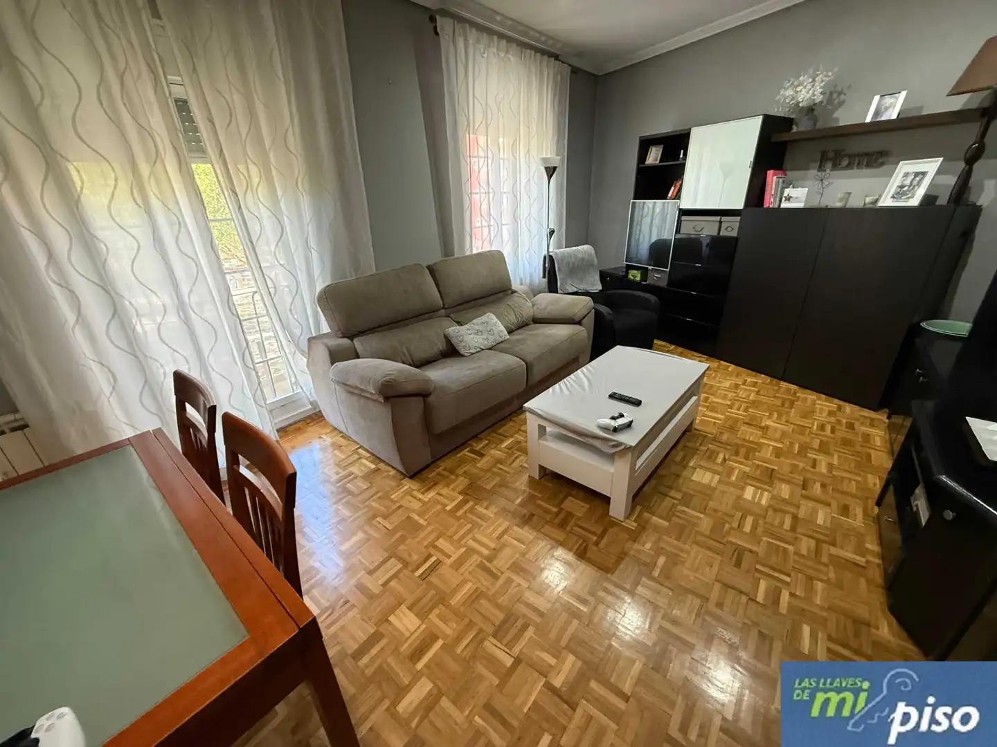 Living room of Flat for sale in Valladolid  with Heating, Parquet flooring and Furnished