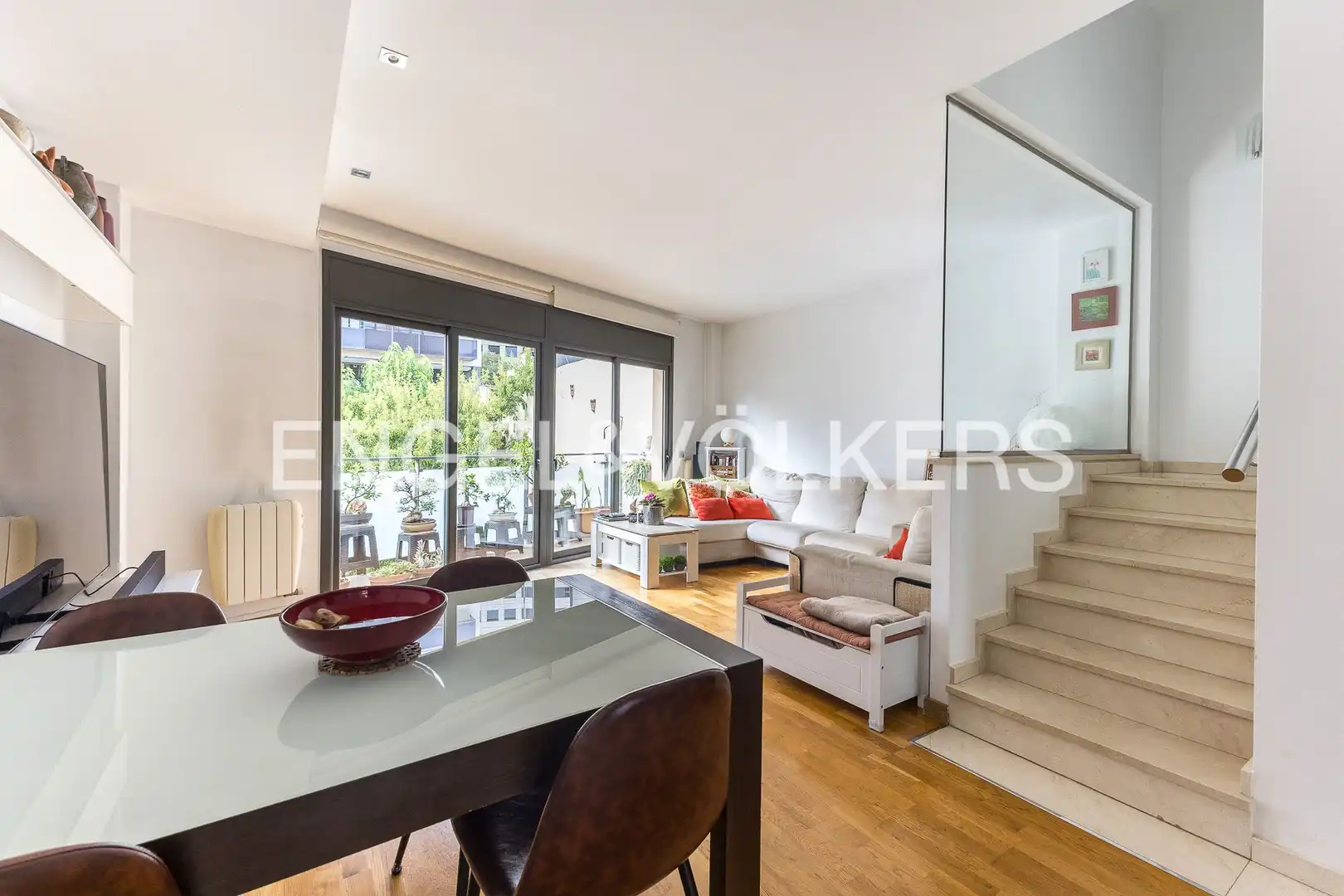 Vista exterior de Casa adosada en venta en Barcelona con Aire acondicionado, Calefacción y Jardín privado