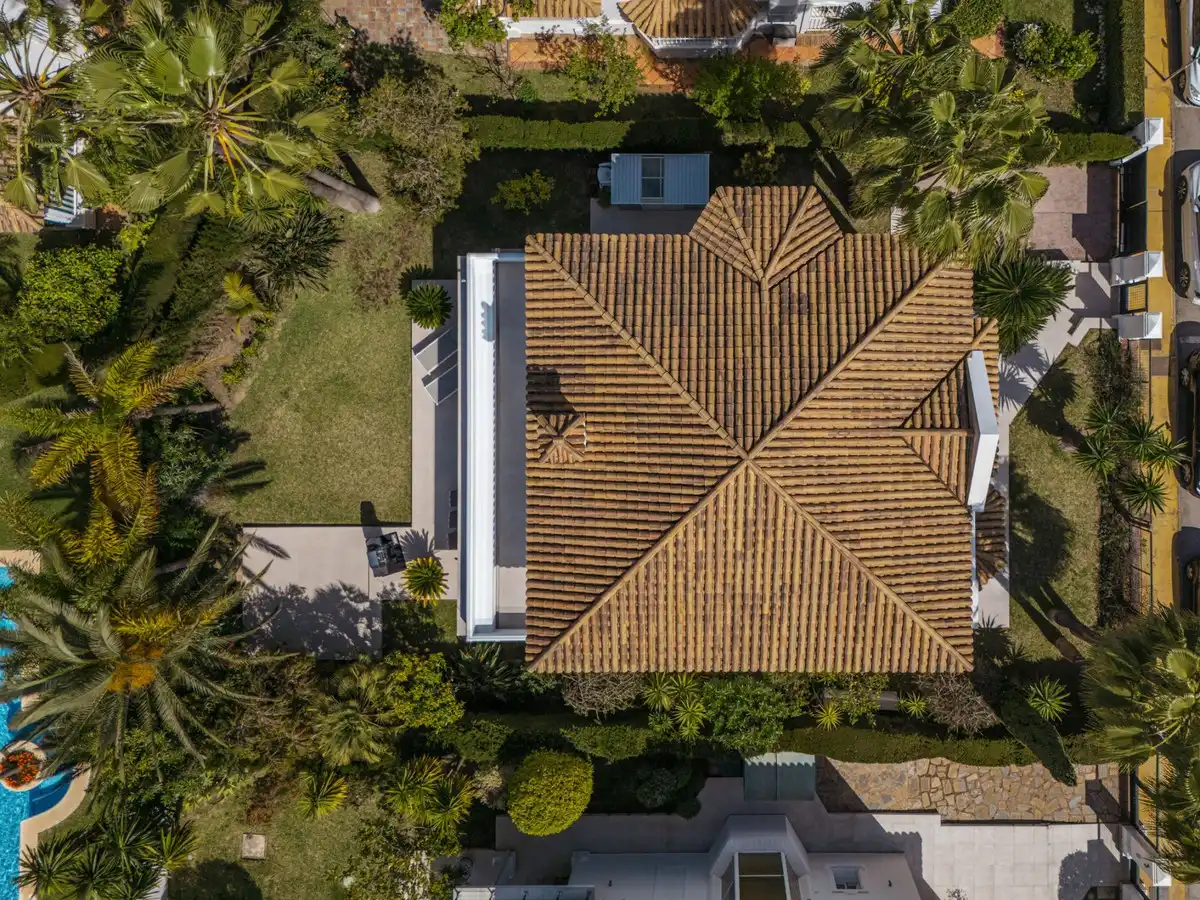 Detached house with terrace for sale in Calle Pico del Aneto 19, imagen 2