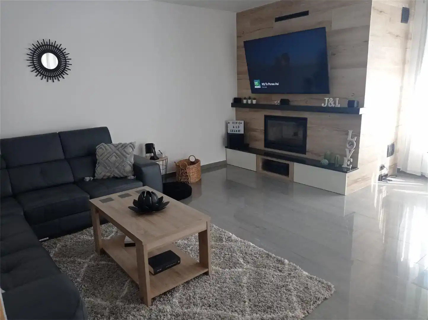 Sala d'estar de Casa adosada en venda en Alfarnate amb Jardí privat, Traster i Moblat