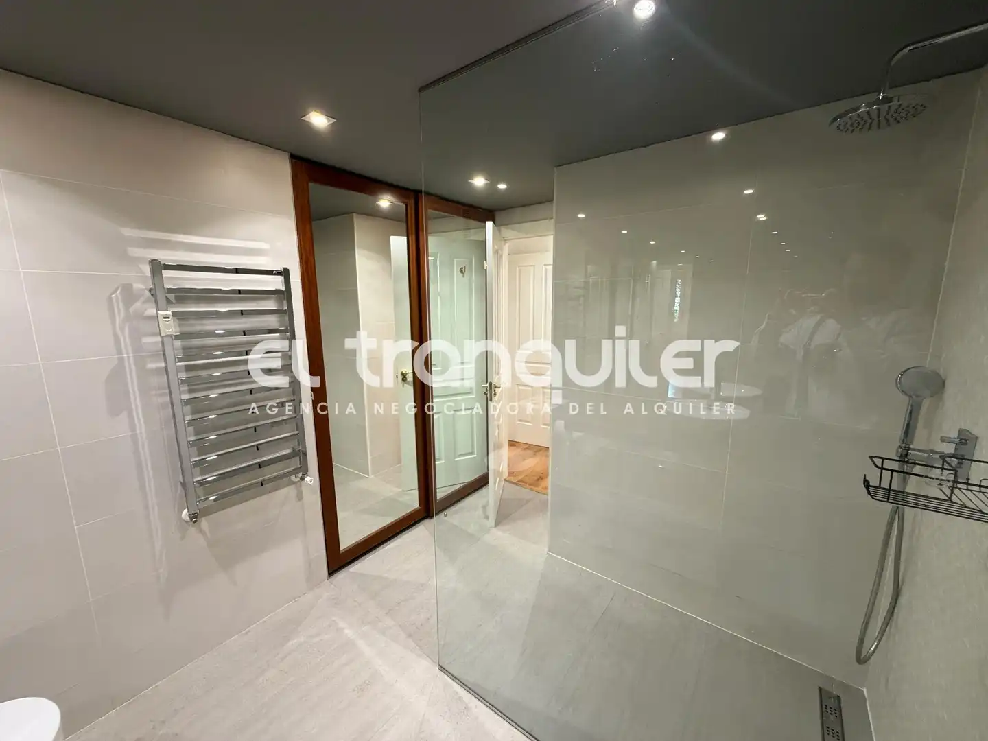 Badezimmer von Wohnung zur Miete in Las Rozas de Madrid mit Parkett, Abstellraum und Schwimmbad