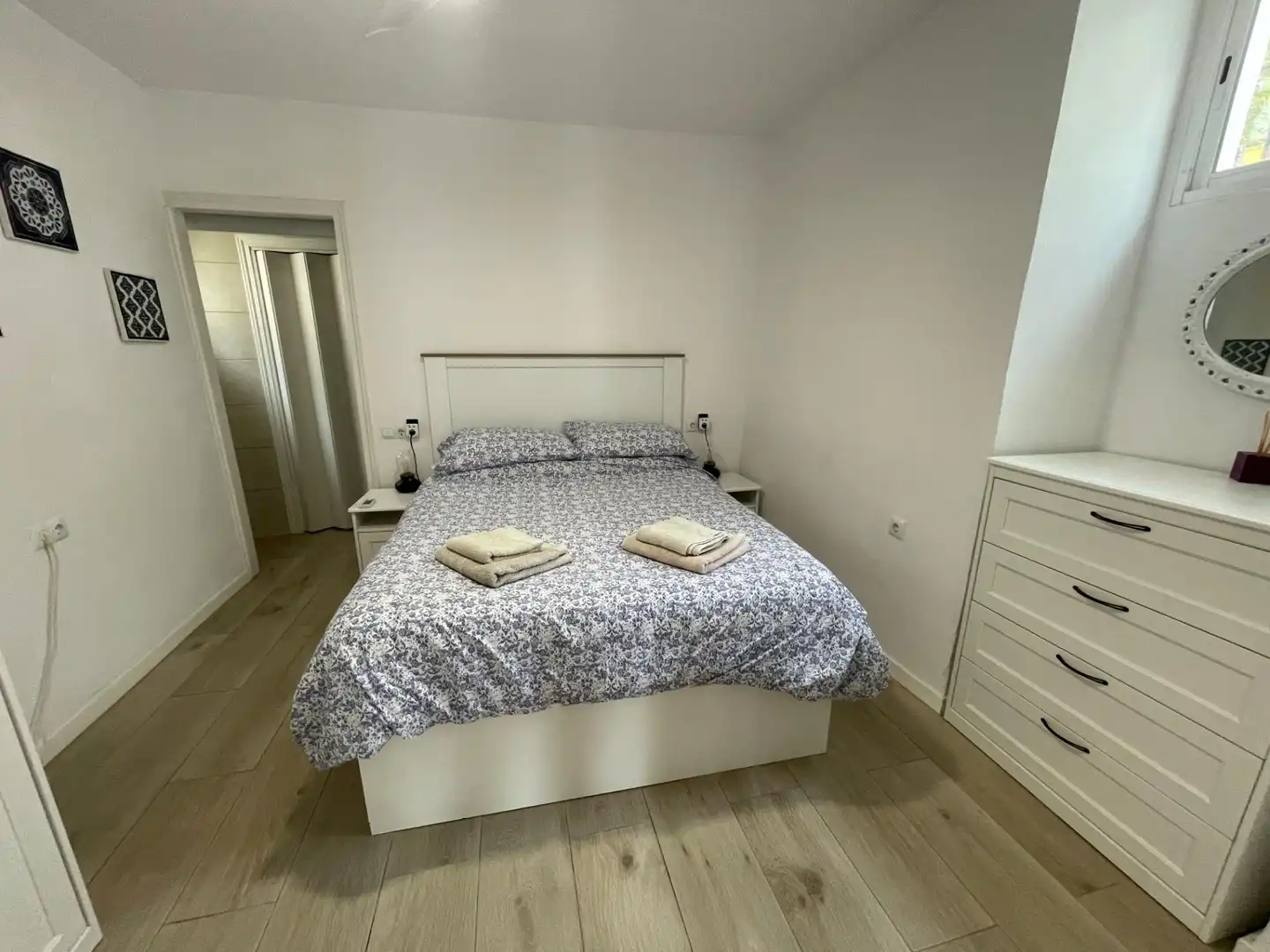 Schlafzimmer von Erdgeschoss zum Verkauf in Estepona mit Klimaanlage und Möbliert