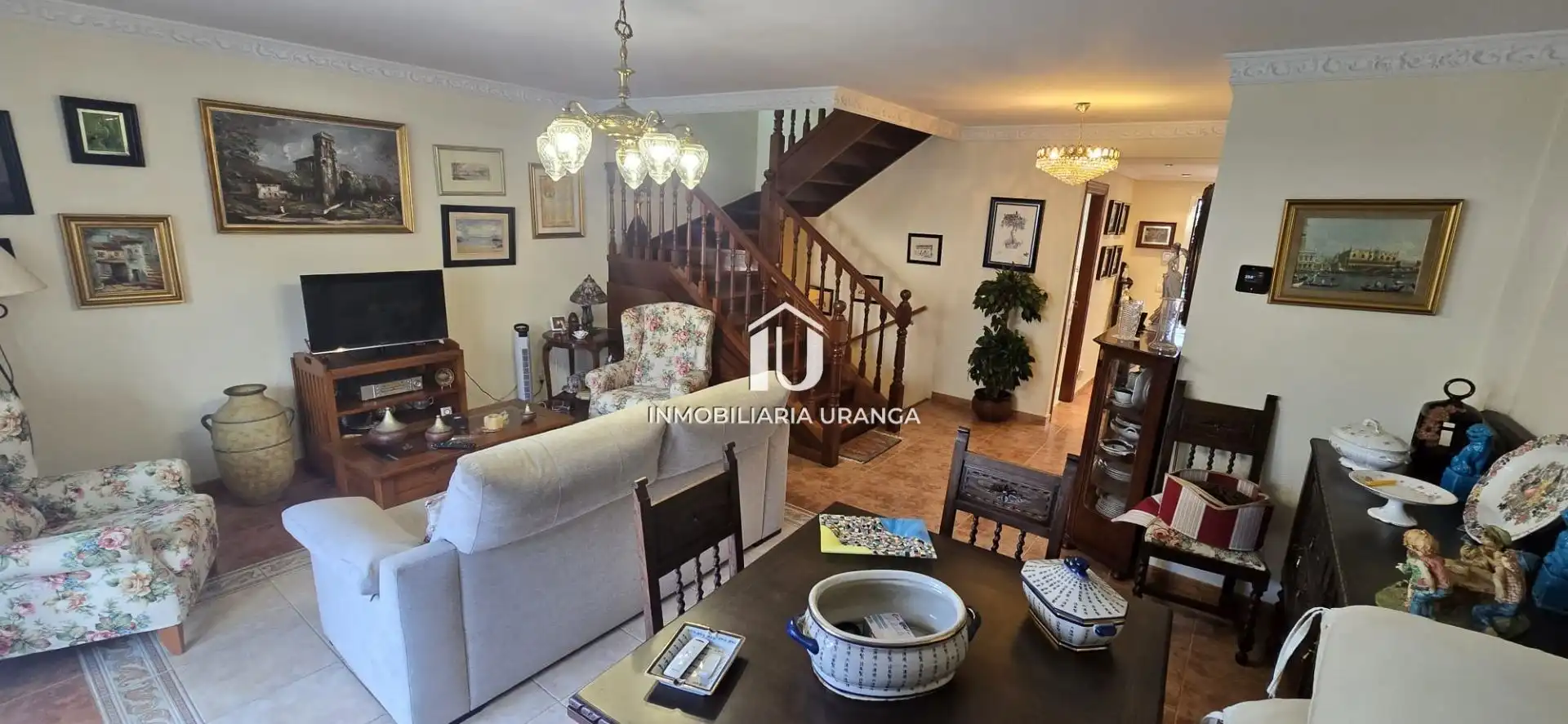 Sala de estar de Casa o chalet en venta en Laredo con Calefacción, Terraza y Amueblado