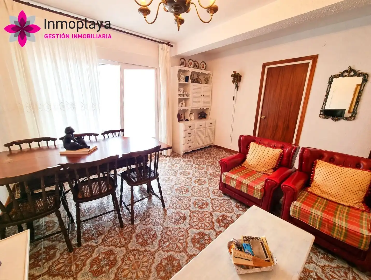Wohnzimmer von Dachboden zum Verkauf in Noja mit Terrasse und Möbliert