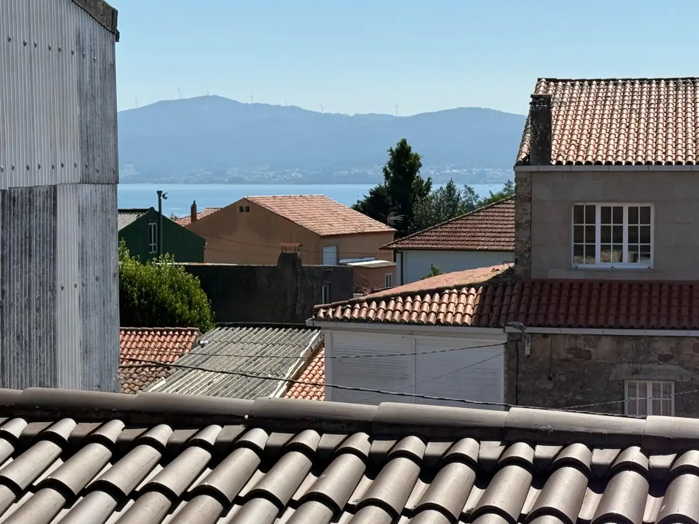 Außenansicht von Einfamilien-Reihenhaus zum Verkauf in Boiro mit Möbliert
