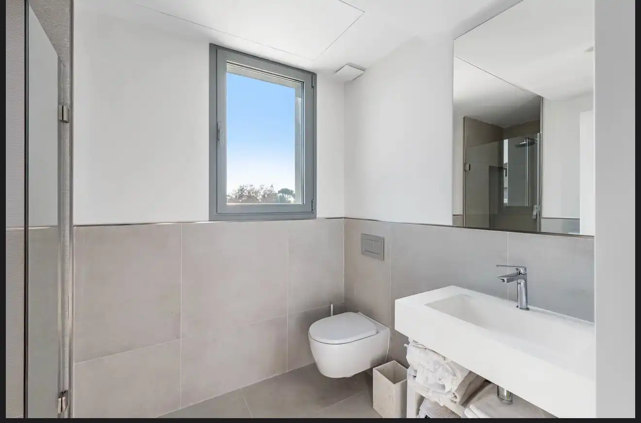 Baño de Casa adosada de alquiler en San Pedro de Alcántara
