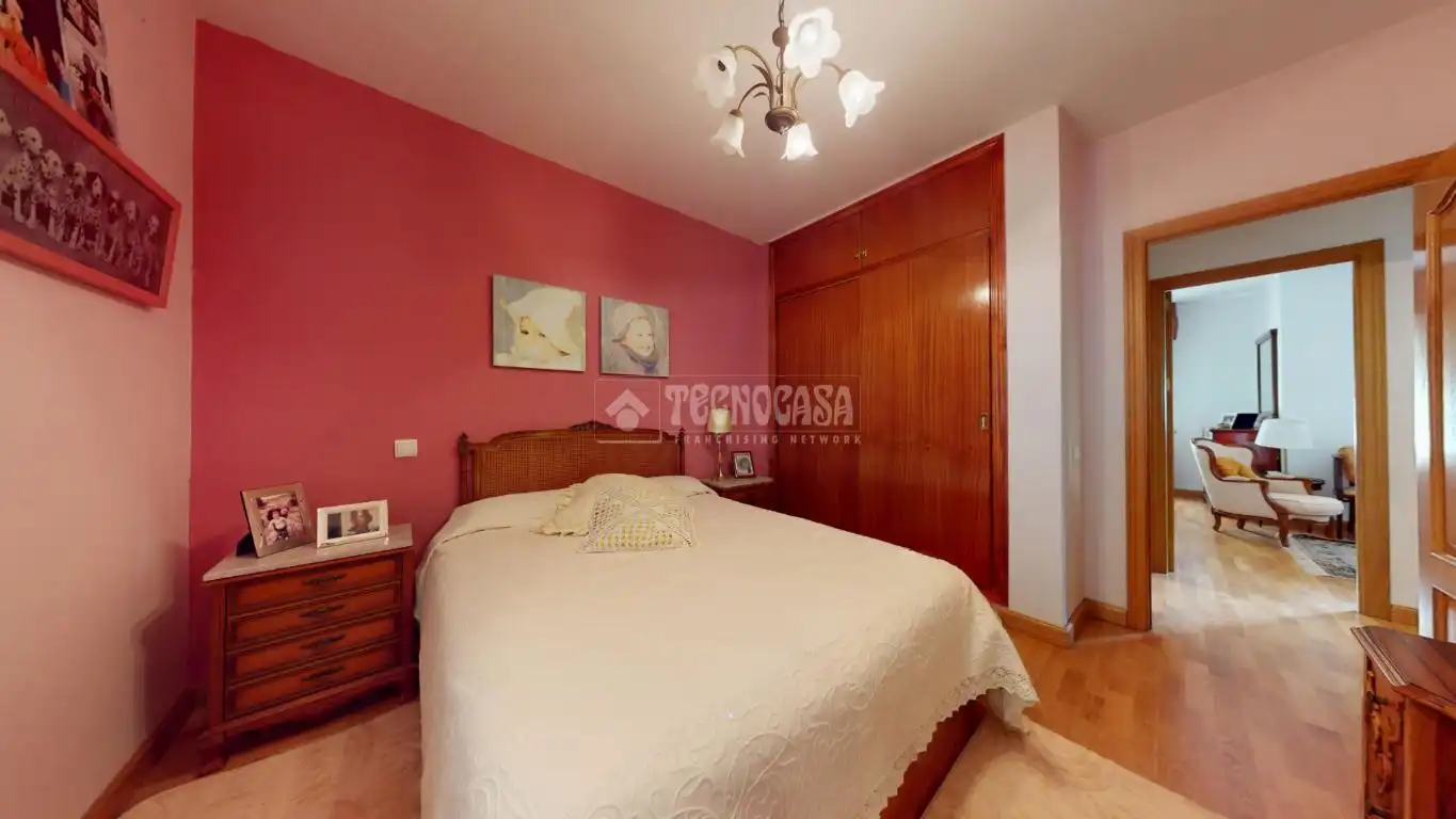 Dormitori de Casa o xalet en venda en El Casar amb Piscina