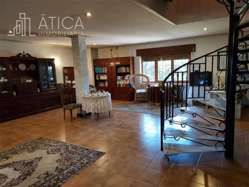 Houses for sale in Tormes - La Vega