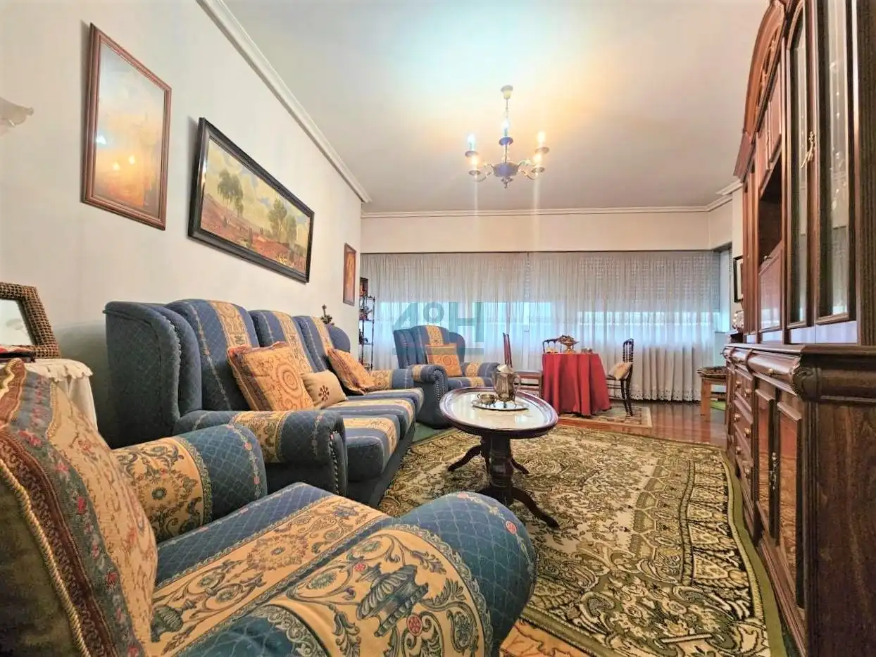 Sala de estar de Piso en venta en Ourense Capital  con Calefacción, Parquet y Trastero