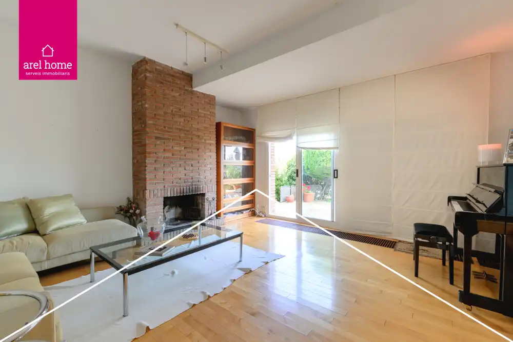 Living room of Houses for sale in Sant Just Desvern  with Heating, Private garden and Parquet flooring