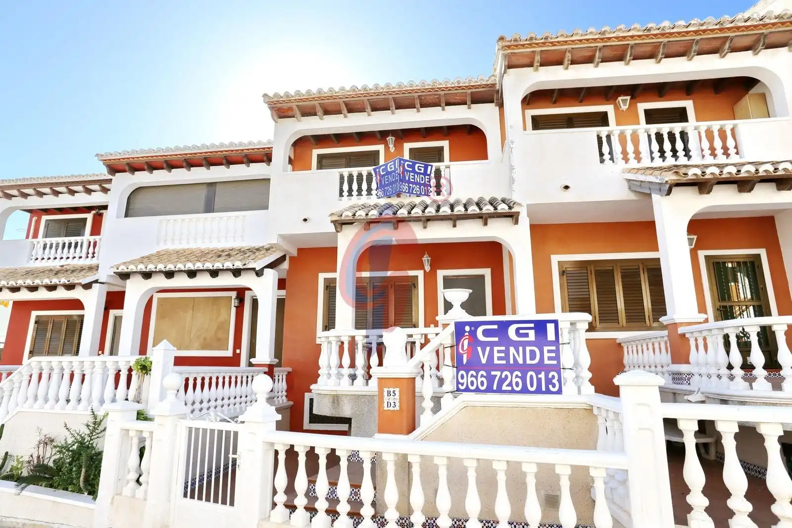 Vista exterior de Casa adosada en venta en Guardamar del Segura con Aire acondicionado, Calefacción y Terraza