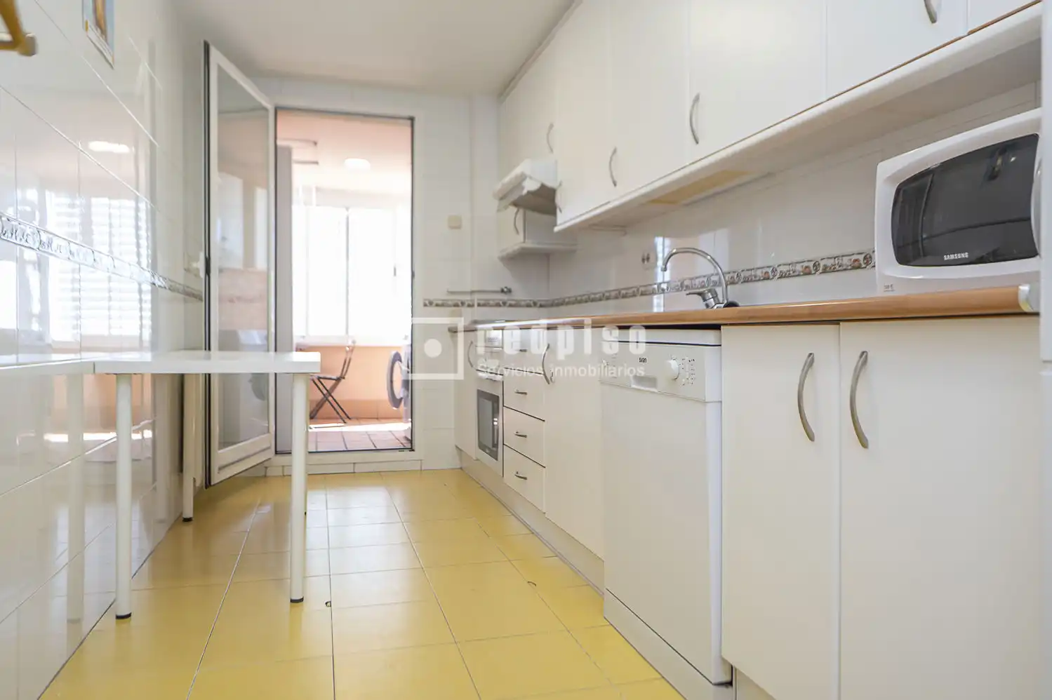 Küche von Wohnung zum Verkauf in Valdemoro mit Klimaanlage, Heizung und Privatgarten