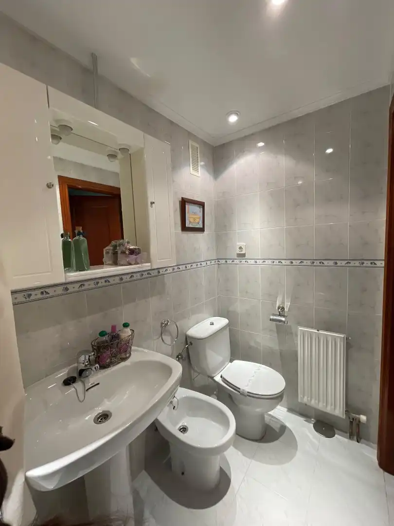 Bathroom of Flat for sale in Renedo