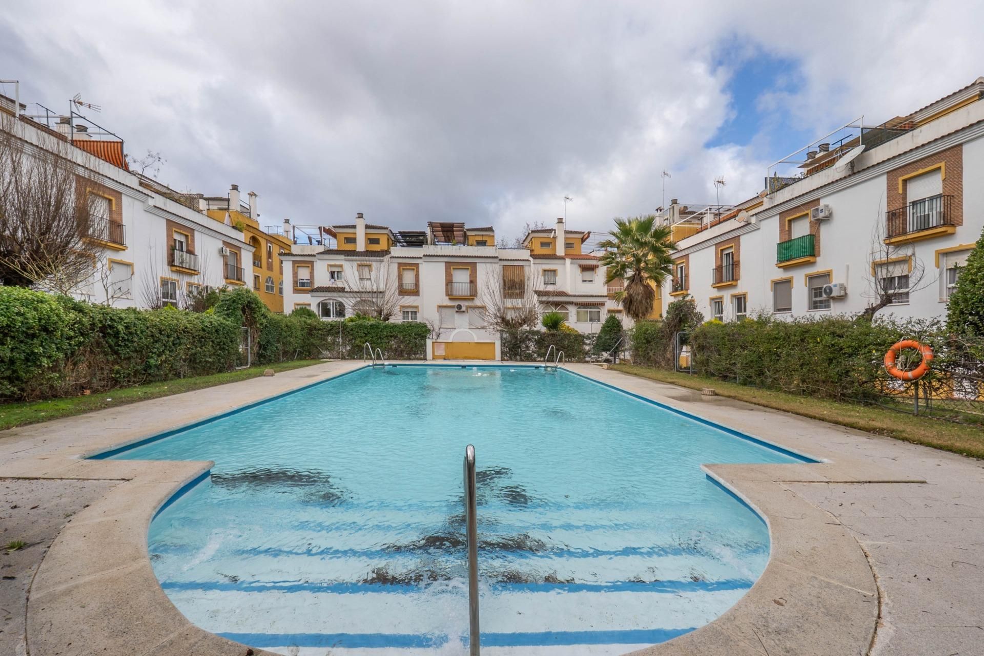 Piscina de Casa adosada en venta en  Granada Capital con Jardín privado, Terraza y Balcón